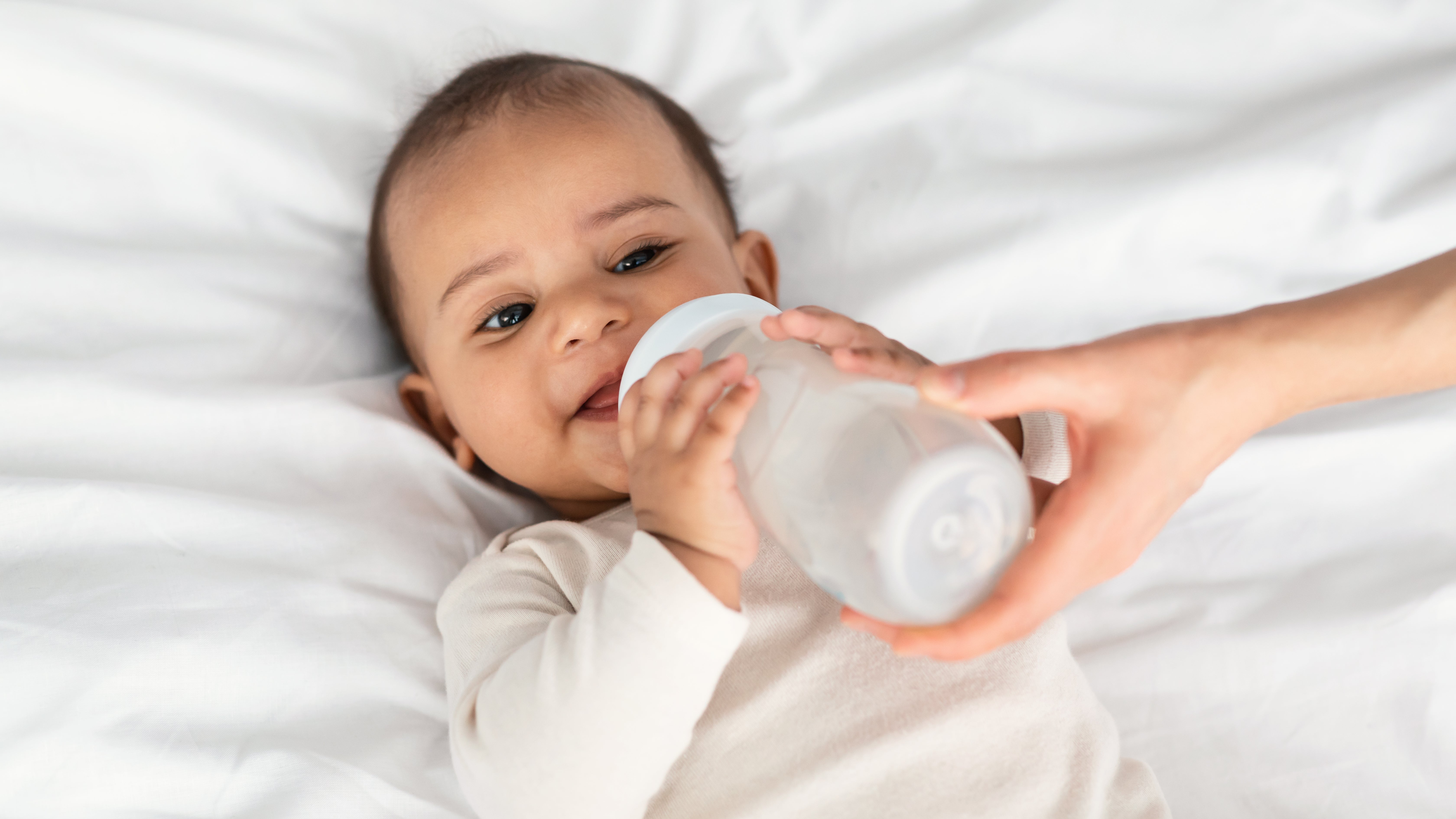 Baby Feeding Schedule by Month, According to NAPS Professionals
