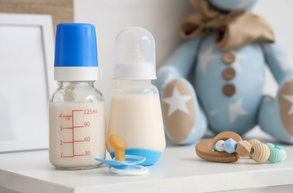 Glass vs. Plastic Baby Bottles: How To Choose What’s Best for Your Family